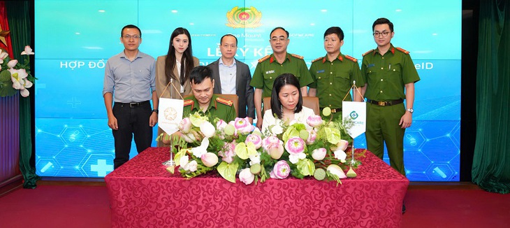 Bộ Công an ký kết triển khai dịch vụ xác thực điện tử qua VNeID trên ứng dụng IVIE - Bác sĩ ơi- Ảnh 1.