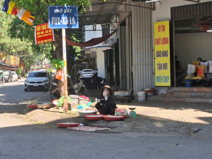 Hà Nội nóng như chảo lửa và cách người dân vật lộn với nắng nóng cực đoan- Ảnh 6.