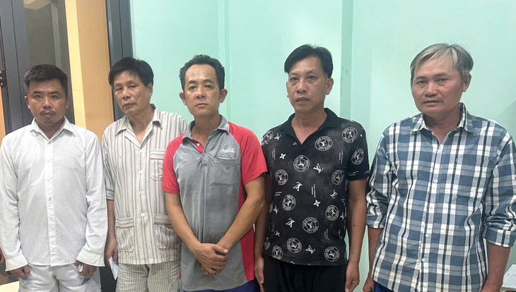 Nhặt được con tê tê rồi cất giấu và đem bán, 5 đối tượng bị khởi tố - Ảnh 2.