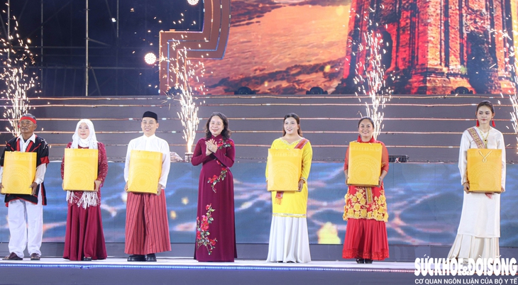 Ngày hội Văn hóa dân tộc Chăm lần thứ VI: Bảo tồn, phát huy bản sắc dân tộc Chăm trong kỷ nguyên mới
- Ảnh 3.