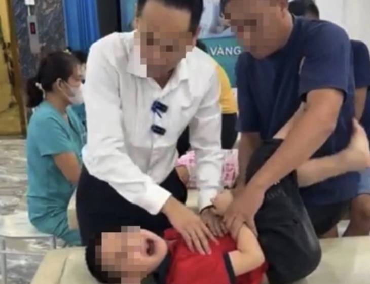 Vụ 'tiến sĩ nắn chỉnh xương' ở Y Đức Vương chữa trẻ chậm nói: Xác định quảng cáo không đúng sự thật- Ảnh 3.