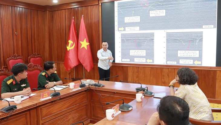 Kết quả khảo sát sơ bộ bằng radar xuyên đất tại các vị trí nghi có mộ tập thể ở Huế- Ảnh 1.