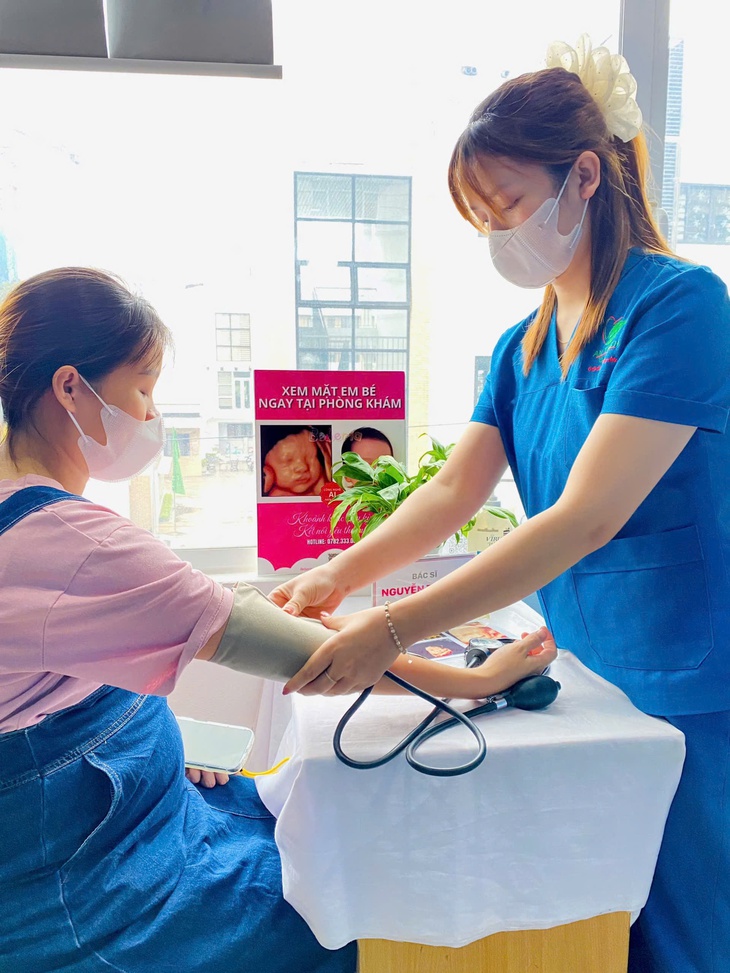 Vai trò của siêu âm, xét nghiệm và bác sĩ đồng hành trong những tháng thai kỳ của mẹ - Ảnh 1.