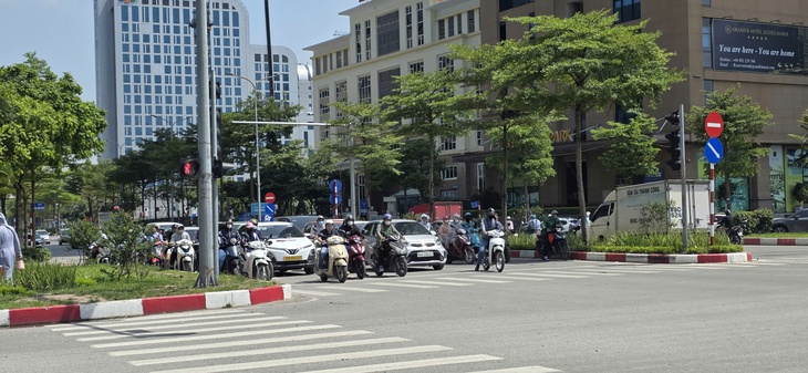 Nguyên nhân miền Bắc oi bức ngột ngạt đỉnh điểm dù nhiệt độ không quá cao- Ảnh 1.