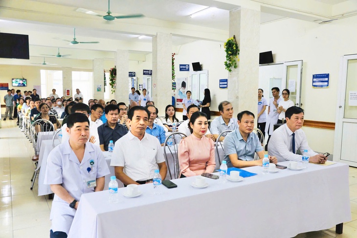 Khoảng 1,3 triệu người dân Hà Tĩnh được khám sức khỏe định kỳ- Ảnh 1.