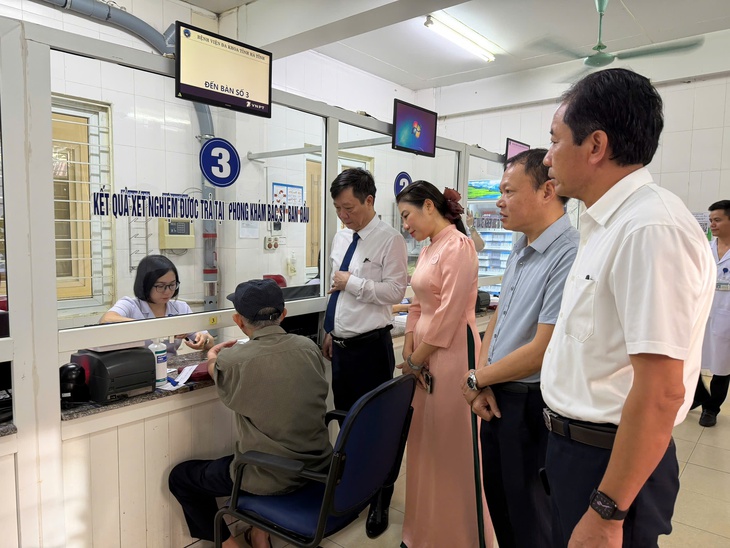 Khoảng 1,3 triệu người dân Hà Tĩnh được khám sức khỏe định kỳ- Ảnh 5.