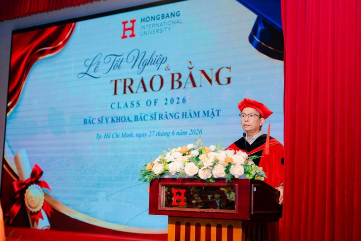 HIU trao bằng cho khóa Bác sĩ Y khoa đầu tiên- Ảnh 2.