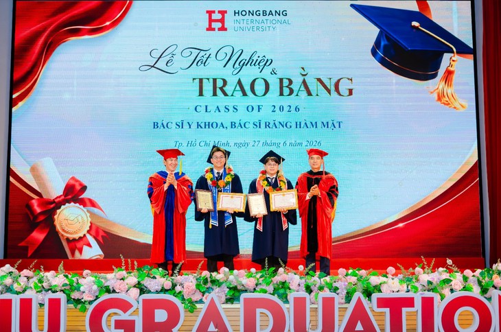 HIU trao bằng cho khóa Bác sĩ Y khoa đầu tiên- Ảnh 3.