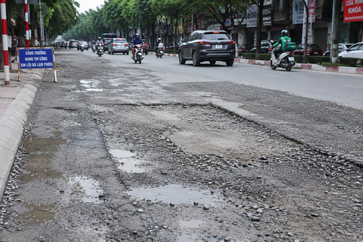 Hà Nội: Công trình khẩn cấp chống ngập chậm hoàn trả mặt đường - Ảnh 2.