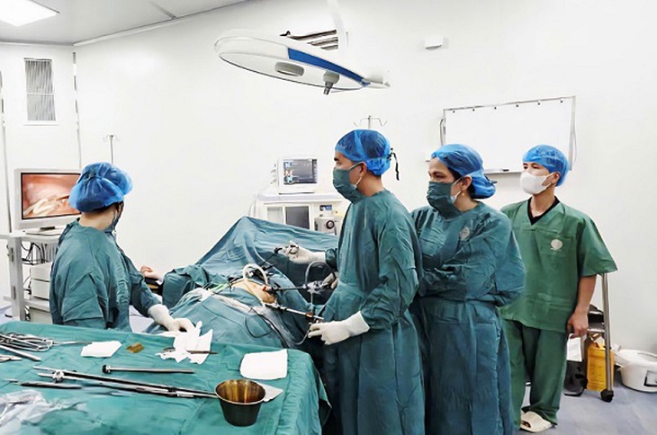 Đau bụng đi khám, cô gái 18 tuổi bất ngờ phát hiện mang thai hơn 4 tháng và mắc viêm ruột thừa cấp- Ảnh 1.
