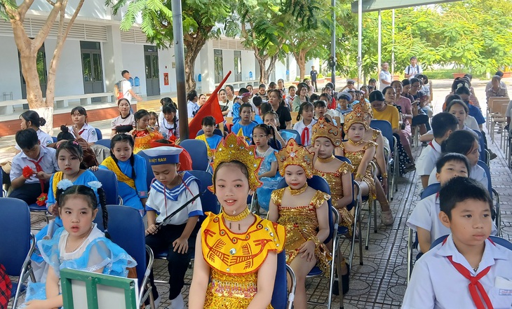 Đông đảo thiếu nhi hào hứng kể chuyện sách, lan toả tình yêu quê hương- Ảnh 1.