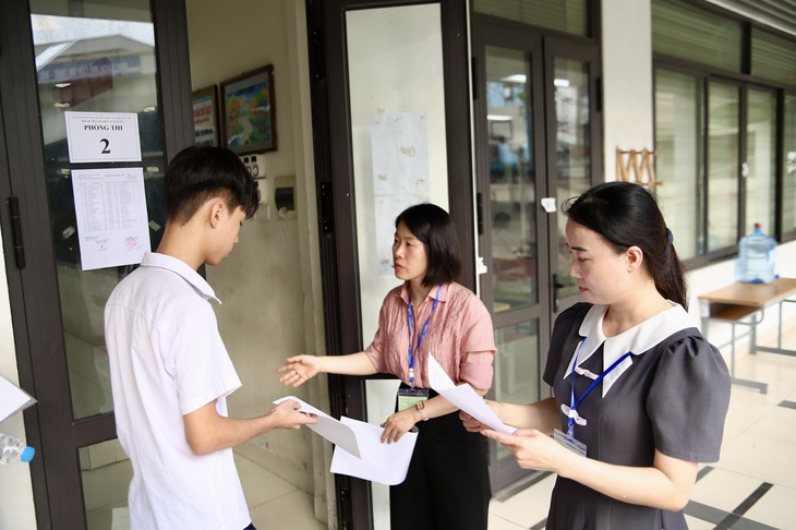 Học sinh đã nhập học lớp 10 trường tư có còn cơ hội quay lại trường công?- Ảnh 1.