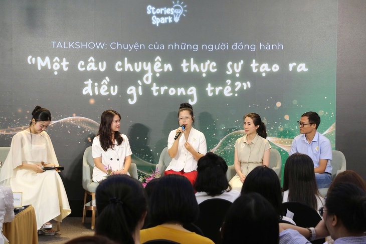 Đừng để công nghệ thay thế cha mẹ dạy con học tiếng Anh- Ảnh 2.
