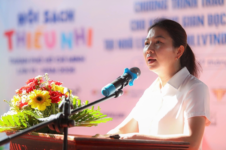 Diễn viên Hứa Vĩ Văn giao lưu cùng thiếu nhi, lan tỏa văn hóa đọc- Ảnh 1.