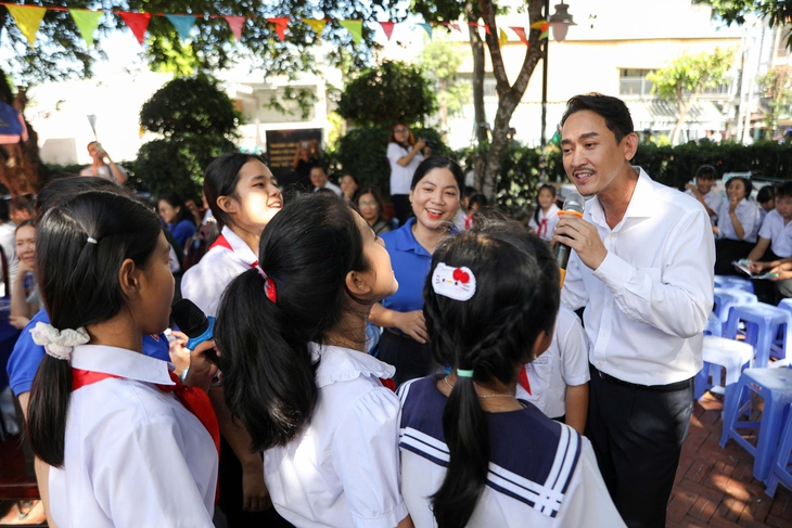 Diễn viên Hứa Vĩ Văn giao lưu cùng thiếu nhi, lan tỏa văn hóa đọc- Ảnh 2.