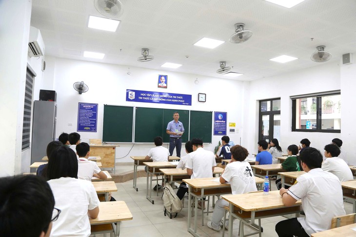 Cơ hội nào cho thí sinh trượt lớp 10 công lập đợt đầu tại Hà Nội?- Ảnh 1.