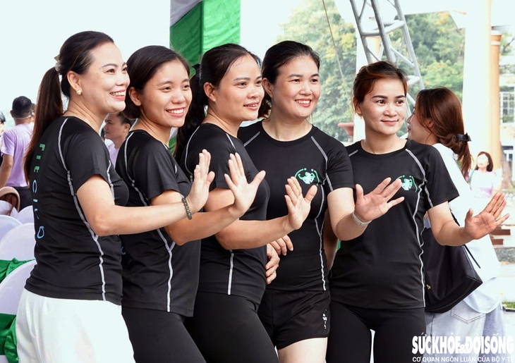 Hàng trăm người được tư vấn sức khỏe tại Ngày Dinh dưỡng cộng đồng Việt Nam lần 7- Ảnh 7.