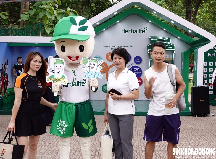 Hàng trăm người được tư vấn sức khỏe tại Ngày Dinh dưỡng cộng đồng Việt Nam lần 7- Ảnh 11.