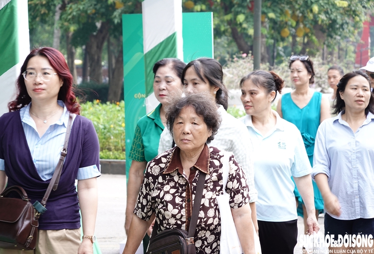 Hàng trăm người được tư vấn sức khỏe tại Ngày Dinh dưỡng cộng đồng Việt Nam lần 7- Ảnh 13.
