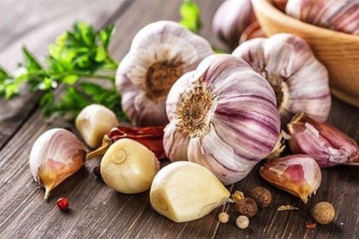 Người bệnh đái tháo đường ăn tỏi mỗi ngày có lợi ích gì? - Ảnh 1.