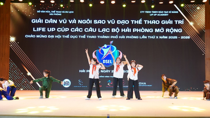 Hàng trăm VĐV nhí tranh tài tại cuộc thi ngôi sao vũ đạo thể thao - Ảnh 1.