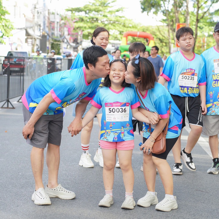 Hơn 2.000 thành viên từ các gia đình ba thế hệ cùng Trường Giang, Lương Thế Thành, Lê Phương khuấy động 'Ngày hội gia đình' Long Châu - Ảnh 8.