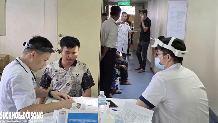 Cấp cứu Y tế Trường sa: Hành trình gian khó của các bác sĩ giữa trùng khơi - Ảnh 1.
