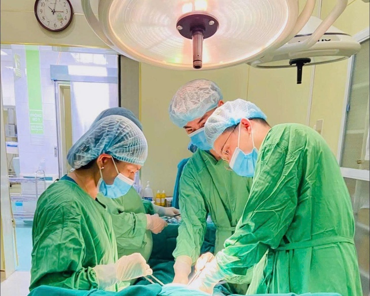 Bé gái tuổi dậy thì có các dấu hiệu sau cần đưa đến cơ sở y tế chuyên khoa Sản phụ khoa ngay- Ảnh 1.