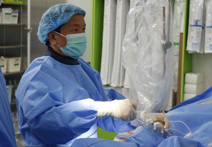 Trắng đêm giành giật sự sống cho người bệnh tại Bệnh viện Bạch Mai cơ sở Ninh Bình- Ảnh 1.