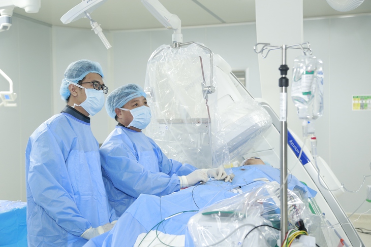 Ứng dụng công nghệ mới cứu trái tim người đàn ông 'đập như trống trận trong lồng ngực'- Ảnh 1.