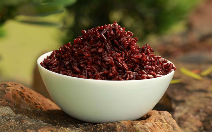 5 loại thực phẩm giúp cơ thể hấp thụ omega-3 tốt hơn, trong đó có quả bơ và hạt chia  - Ảnh 1.