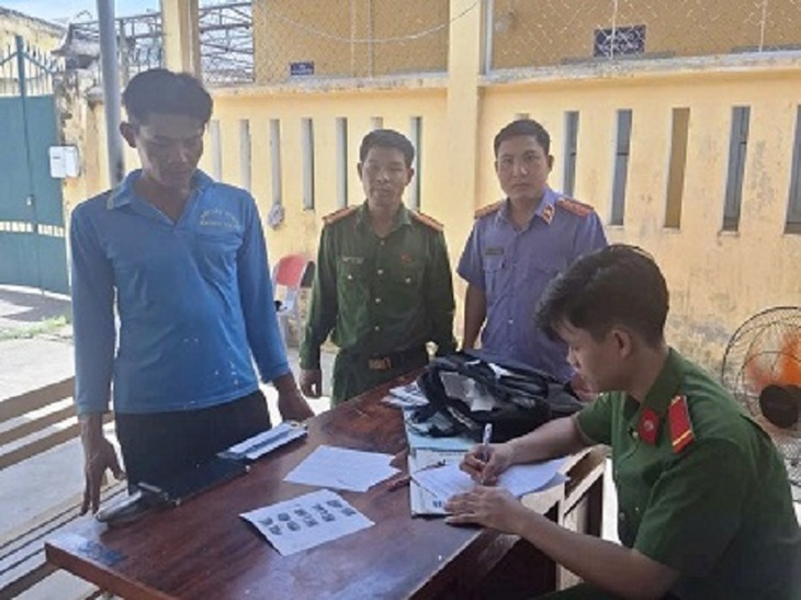 Bắt tạm giam đối tượng tham ô tài sản của cây xăng- Ảnh 1. Bắt tạm giam đối tượng tham ô tài sản của cây xăng- Ảnh 1.