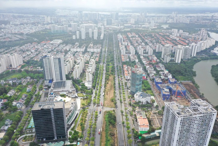 Toàn cảnh đại lộ Nguyễn Văn Linh trước đề xuất xây dựng đường trên cao- Ảnh 1.