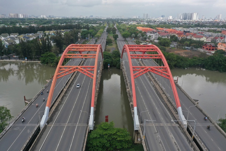 Toàn cảnh đại lộ Nguyễn Văn Linh trước đề xuất xây dựng đường trên cao- Ảnh 3.