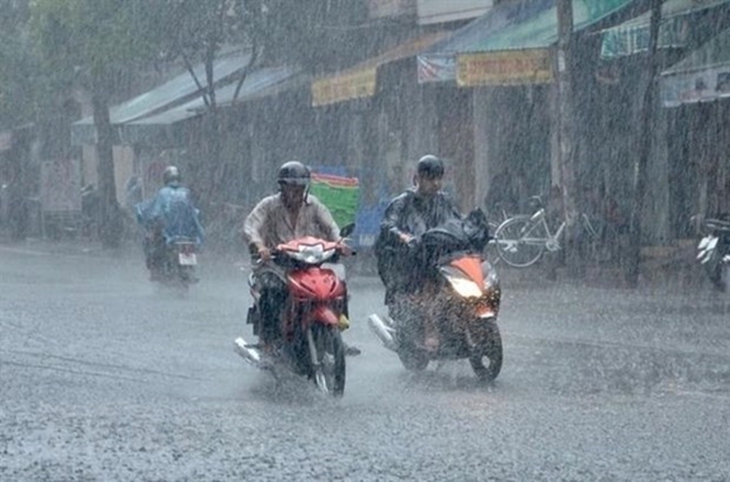 Mưa dông khu vực nội thành Hà Nội giữa cao điểm oi nóng- Ảnh 1. Mưa dông khu vực nội thành Hà Nội giữa cao điểm oi nóng- Ảnh 1.