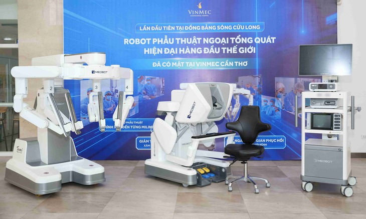 Bác sĩ tại Hà Nội trực tiếp phẫu thuật cho bệnh nhân tại Cần Thơ- Ảnh 2.
