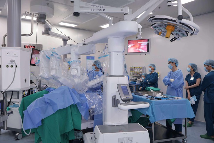 Bác sĩ tại Hà Nội trực tiếp phẫu thuật cho bệnh nhân tại Cần Thơ- Ảnh 3.