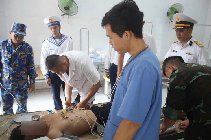 Cấp cứu ngư dân tổn thương tủy sống và liệt ruột sau 2 lần lặn sâu 40m- Ảnh 2.
