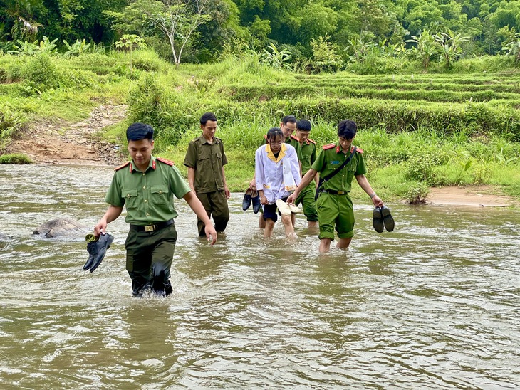 Chiến dịch 500 ngày đêm: Chắt chiu từng ký ức trả lại tên cho các Anh hùng liệt sĩ- Ảnh 1.