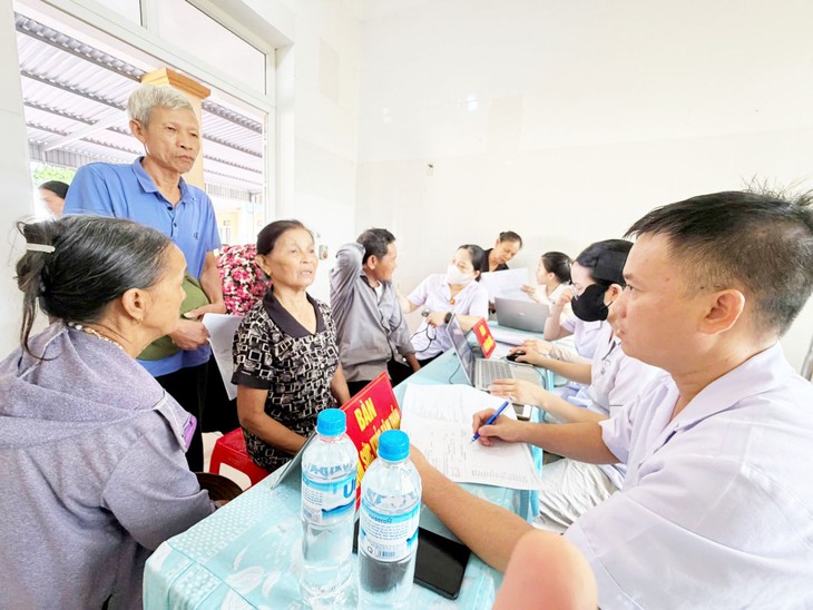 Hơn 8.000 người dân Hà Tĩnh được khám sức khỏe miễn phí- Ảnh 4.