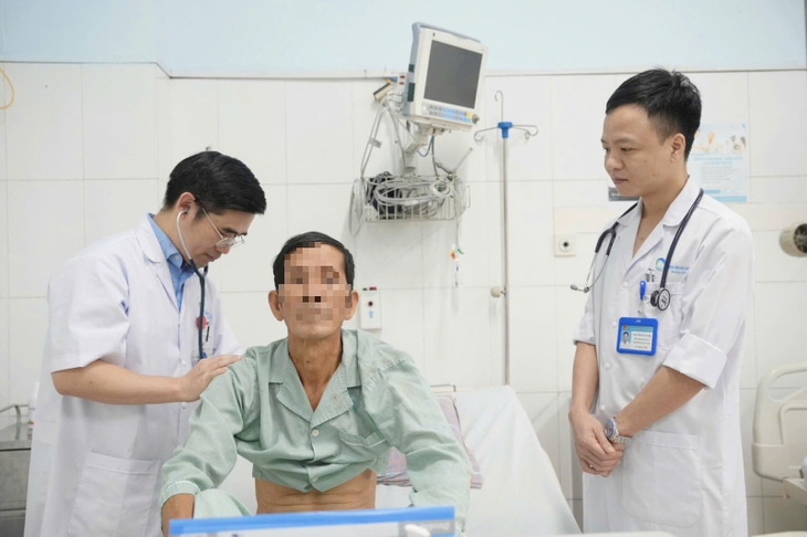 Chạy đua với tử thần, cứu sống bệnh nhân ngừng tim do nhồi máu cơ tim cấp- Ảnh 2. Chạy đua với tử thần, cứu sống bệnh nhân ngừng tim do nhồi máu cơ tim cấp- Ảnh 2.