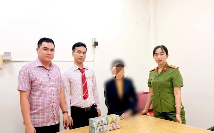 Kiểm tra nhà nghỉ, phát hiện 2 đôi nam nữ đang mua bán dâm- Ảnh 2.
