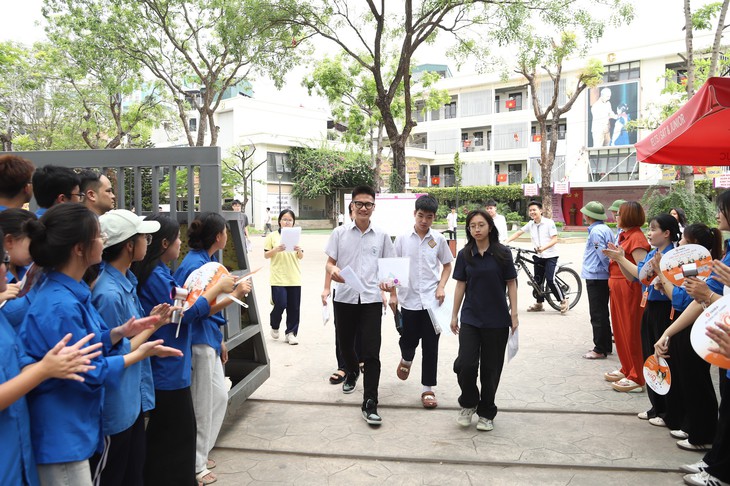 Ban chấm thi lớp 10 Hà Nội thống nhất phương án xử lý linh hoạt các tình huống phát sinh đảm bảo quyền lợi thí sinh- Ảnh 1. Ban chấm thi lớp 10 Hà Nội thống nhất phương án xử lý linh hoạt các tình huống phát sinh đảm bảo quyền lợi thí sinh- Ảnh 1.