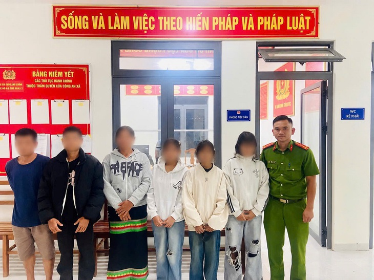 Ngăn chặn kịp thời 6 thanh thiếu niên bị dụ dỗ rời quê đi làm 'việc nhẹ lương cao'- Ảnh 1.