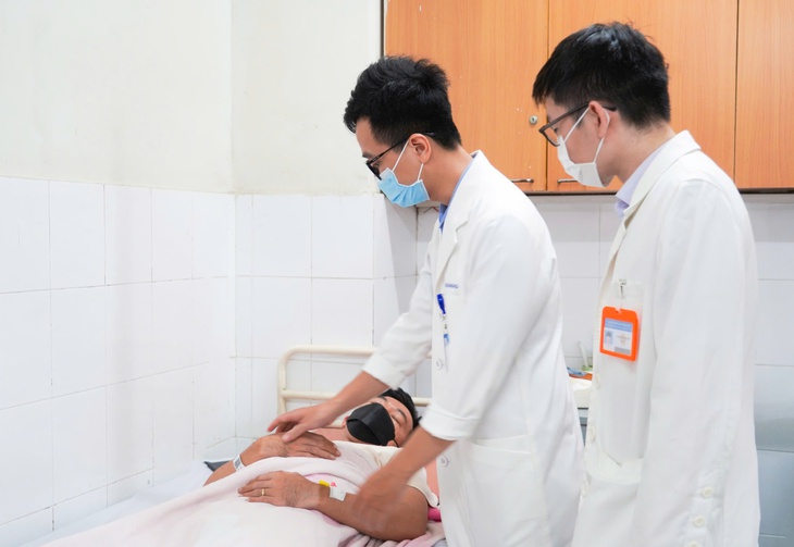 Tự chữa quai bị, người đàn ông tá hỏa nhập viện vì viêm tinh hoàn- Ảnh 1.