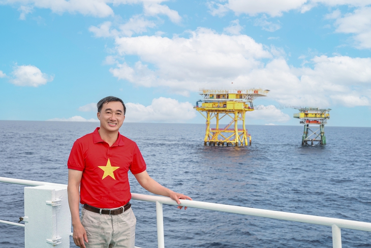 Thứ trưởng Trần Văn Thuấn: 'Chuyến công tác Trường Sa giúp tôi thấu hiểu sâu sắc hơn trách nhiệm của ngành y tế'- Ảnh 1.