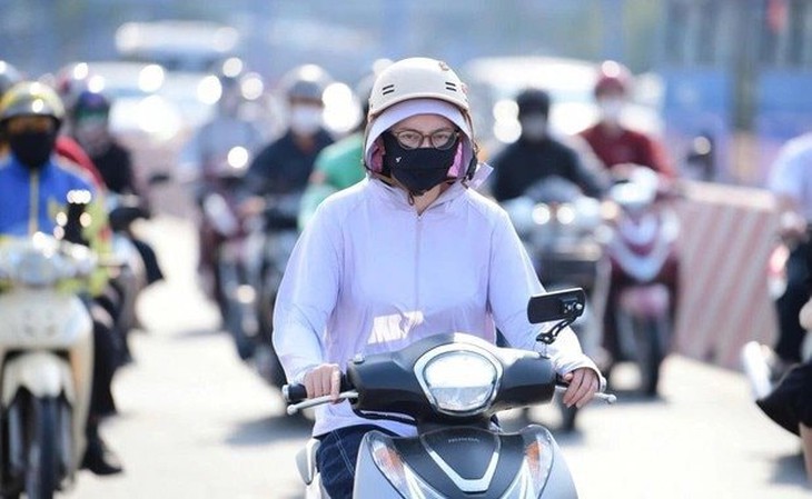 Miền Bắc, miền Trung lại bước vào đợt nắng nóng gay gắt - Ảnh 1.