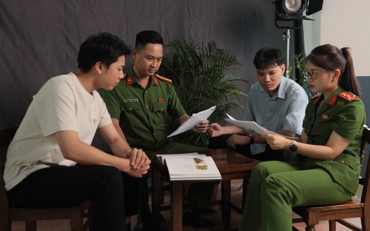 Gần dân từ không gian số: Kỳ 1: Phía sau video triệu view của "đạo diễn áo xanh"