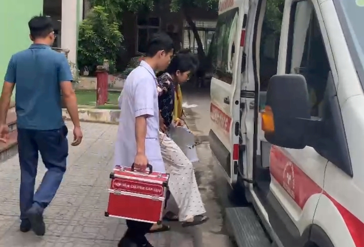 Bệnh viện bố trí xe cứu thương, bác sĩ đưa thí sinh vừa phẫu thuật đi thi lớp 10- Ảnh 3.