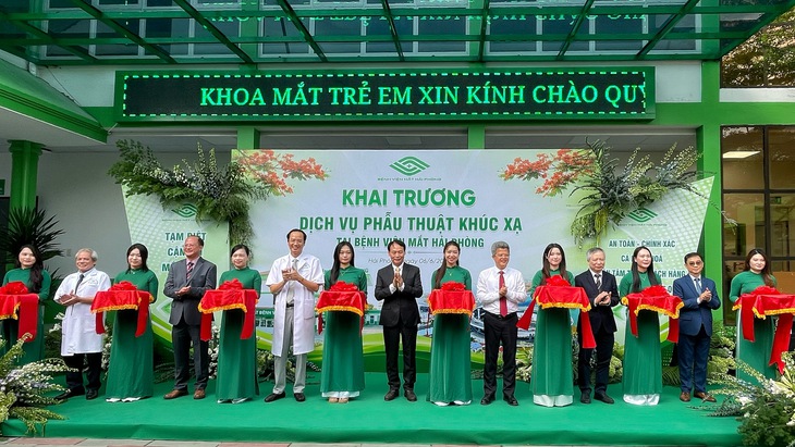Bệnh viện Mắt Hải Phòng triển khai phẫu thuật khúc xạ với công nghệ cao- Ảnh 1.